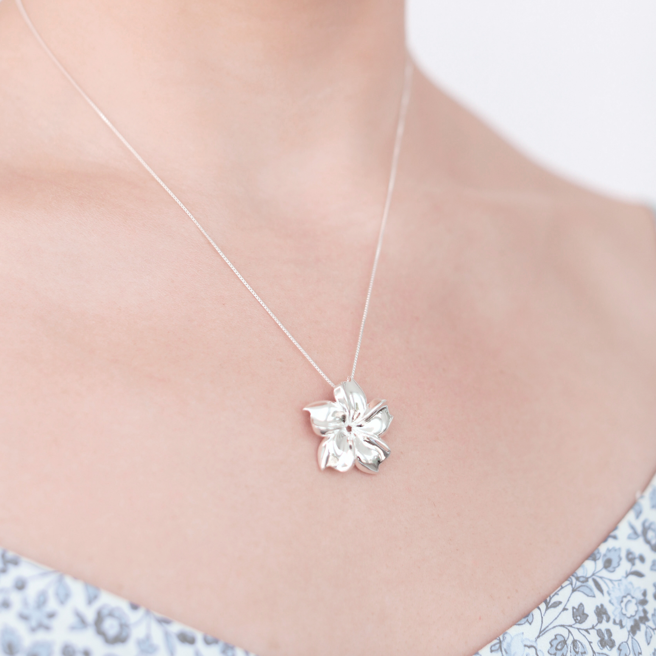 Carre Chain